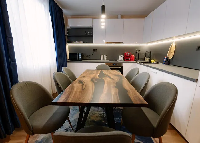 1 Minute To Main Street Grafa, Ndk, Free Parking, 3bdr *