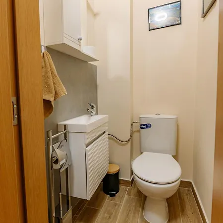 1 Minute To Main Street Grafa, Ndk, Free Parking, 3bdr Appartement