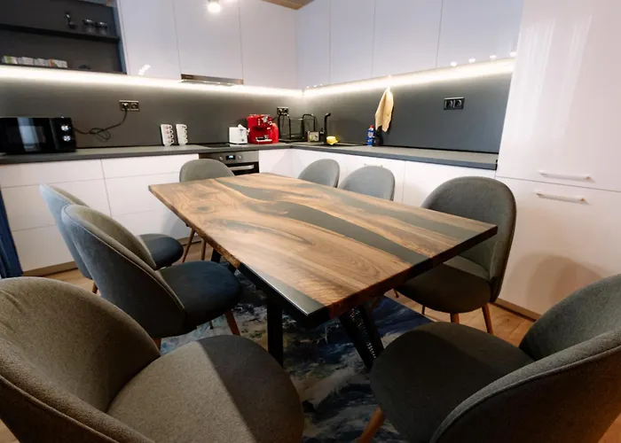 1 Minute To Main Street Grafa, Ndk, Free Parking, 3bdr Apartament Sofia