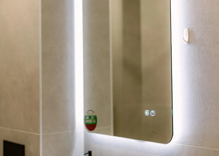 1 Minute To Main Street Grafa, Ndk, Free Parking, 3bdr *