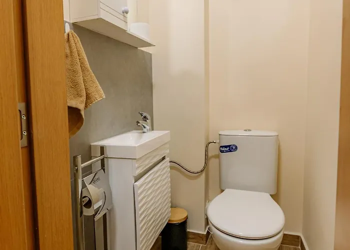 1 Minute To Main Street Grafa, Ndk, Free Parking, 3bdr Apartment