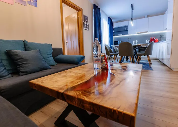 1 Minute To Main Street Grafa, Ndk, Free Parking, 3bdr